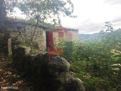 Moradia para restauro em Valdreu, Vila Verde