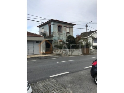 Moradia T3 em Rio Meão, distrito de Aveiro ideal para inv...