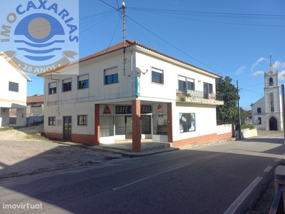 Moradia T5 com espaço comercial