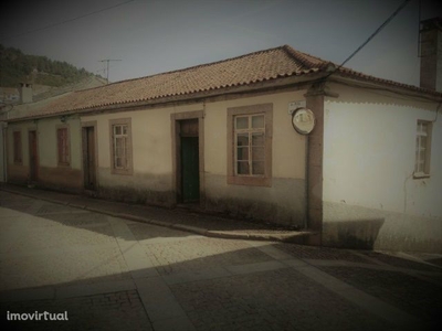 Moradias(2) em Vila Flor, Bragança.