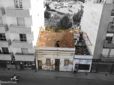 Prédio urbano para reconstrução em Portimão