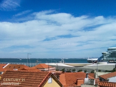 Vista para o Tejo! Provavelmente o melhor preço da zona. Prédio para r