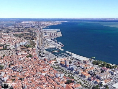 Terreno industrial 90 000 m2 Mitrena. Portugal, Setúbal.