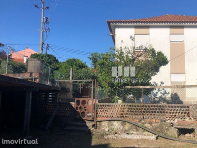 Venda de moradia inserida em lote de 1300m2, Meadela, Viana do Castelo
