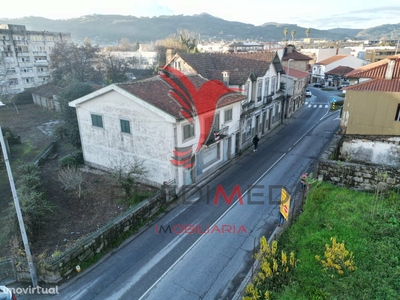 Venda de moradia, no centro da Vila das Taipas, Guimarães.
