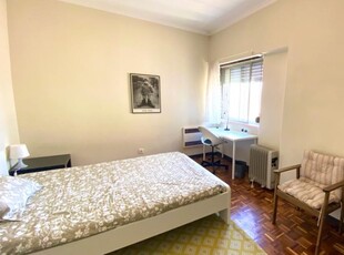 Aluga-se quarto em apartamento de 4 quartos em Carriche, Lisboa