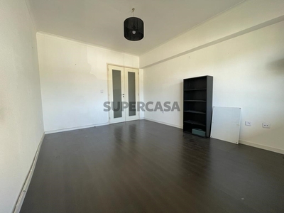 Apartamento T1 à venda na Rua Bernardim Ribeiro
