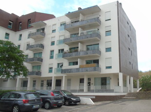Apartamento T1 Mobilado lugar de parqueamento e arrecadação em Porto Salvo