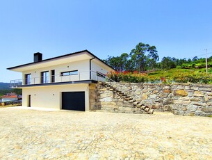 Casa T3 em Outeiro de 200 m²