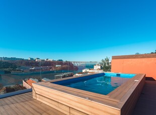Penthouse nova T3 com piscina e vistas de rio, Porto