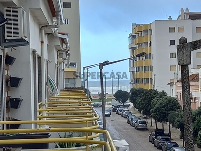 Apartamento T3 à venda na Rua Cesário Verde
