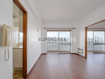 Apartamento T2 para arrendamento em Oeiras e São Julião da Barra, Paço de Arcos e Caxias