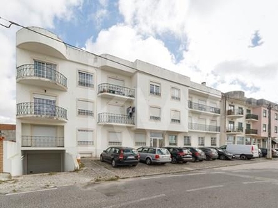 Espaçoso apartamento T2 com boa exposição solar | Boavista | Marinha Grande