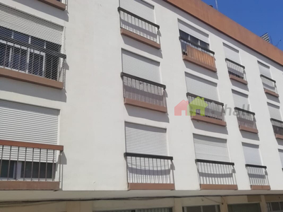 Apartamento T2 com terraço zona central, junto ao hospital de S. Bernardo