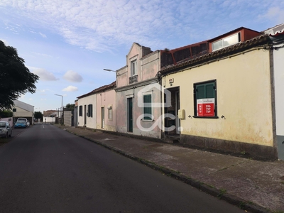 Moradia com 2+1 Quartos - Arrifes - Ponta Delgada