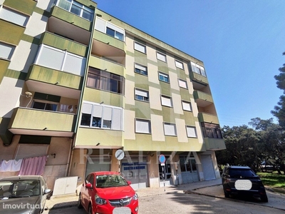 Apartamento T3 com varanda e marquise no Alto do Moinho -...