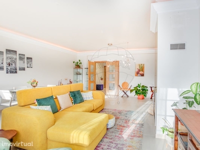 T1 Mobilado com Varanda na Lapa One Bedroom Apartment Furnished Porto