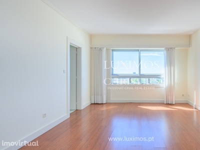 Apartamento T3+1, para venda, Lordelo do Ouro - Porto