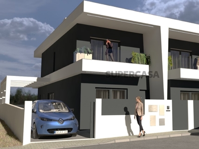 Moradia Geminada T3 Duplex à venda na Rua Angelina Vidal