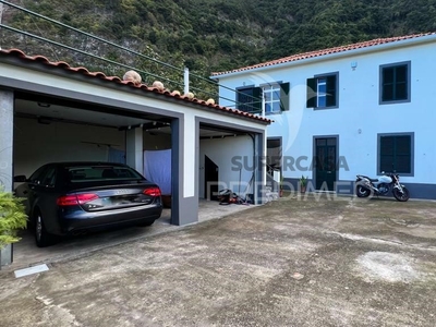 Moradia T3 para arrendamento em Ponta Delgada