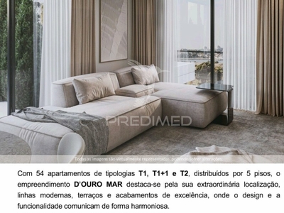 T2 com terraço à praia de lavadores/ Douro