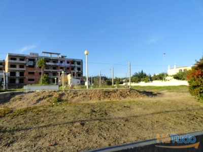 Terreno c/ edifício em construção à venda em Faro