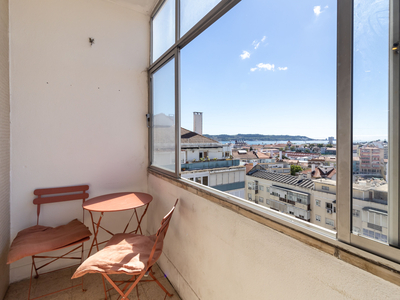 Apartamento T2, Ajuda, Lisboa - com vista para o Rio Tejo e Belém