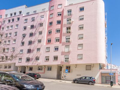 Apartamento T2 Corroios - Santa Marta do Pinhal >RESERVADO