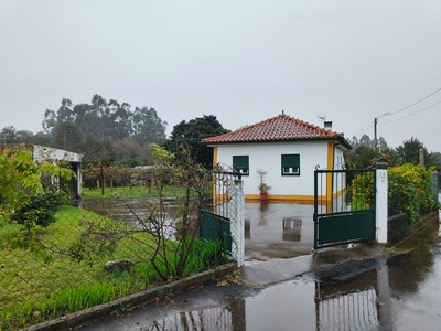 Moradia 3 assoalhadas inserida em lote de 1570 m2 em Vila Meã - Vila Nova de Cerveira