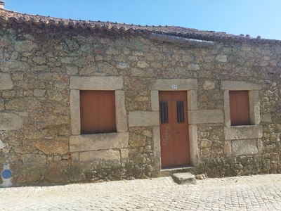 Moradia em pedra, Escalos de Baixo, Castelo Branco