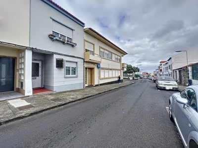 Moradia T3 localizada São José / Ponta Delgada