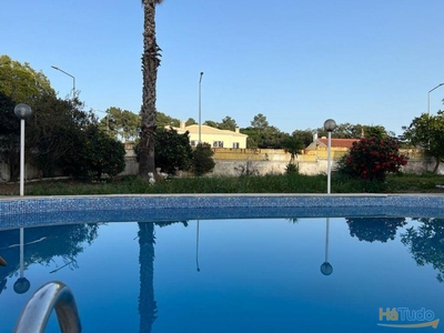 Moradia térrea T2, com Piscina, no Alto das Vinhas, SESIMBRA