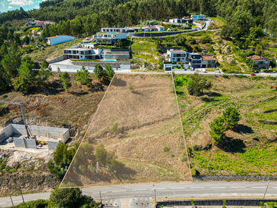 Terreno para construção com aprox. 3.696 m2 -Nevogilde, Vila verde