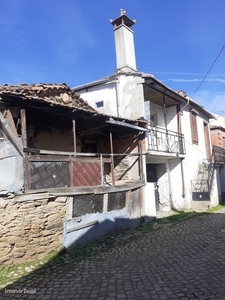 Vende-se Casa antiga em Vilarchão.