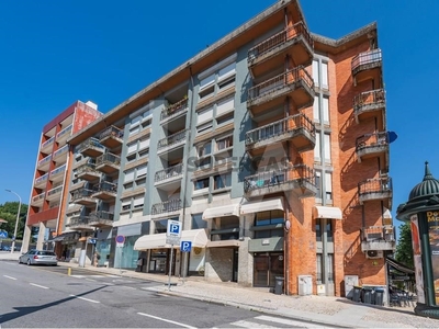 Apartamento T4 à venda na Rua Camilo Castelo Branco