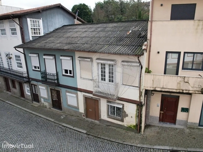 Edifício para comprar em Creixomil, Portugal
