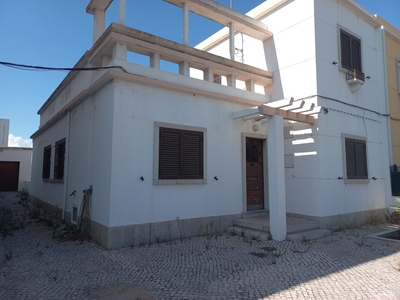 Moradia Geminada T5, com garagem e quintal, Faro, Algarve