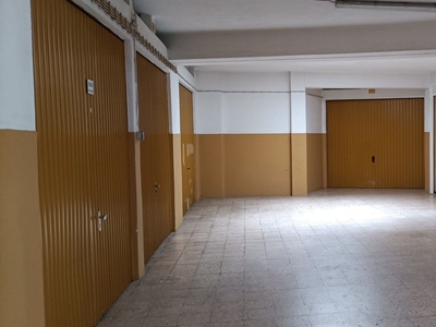 Parque de Estacionamento / Garagem / Box em Almada, Cova da Piedade, Pragal e Cacilhas de 18 m²