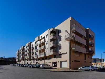 Apartamento T1 c/95 m2 em Fraião, Braga!