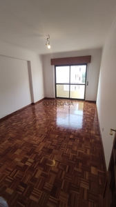 Apartamento T2 para arrendamento em Cacém e São Marcos