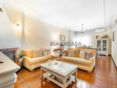 Apartamento T3 à venda na Rua Cónego Luciano Afonso dos Santos