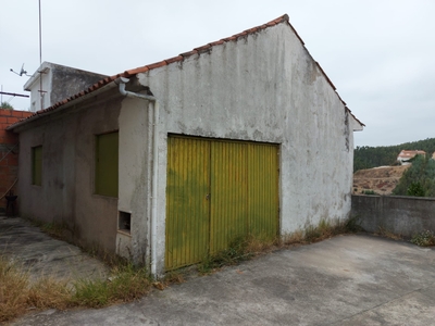 Garagem com logradouro no Tovim, Coimbra
