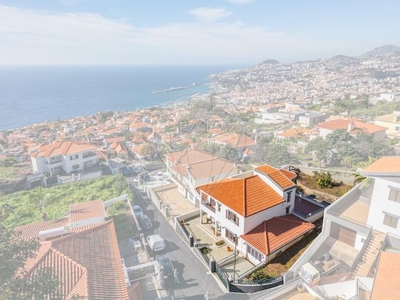 Moradia T4 à venda em Santa Maria Maior, Funchal