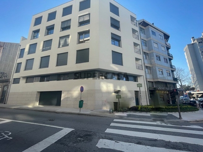Apartamento T1 para arrendamento na Rua de Oliveira Monteiro