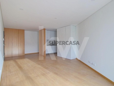 Apartamento T2 para arrendamento em Glória e Vera Cruz