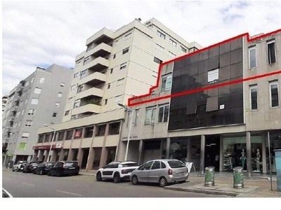 Loja / Estabelecimento Comercial em Barcelos, Vila Boa e Vila Frescainha (São Martinho e São Pedro) de 64 m²