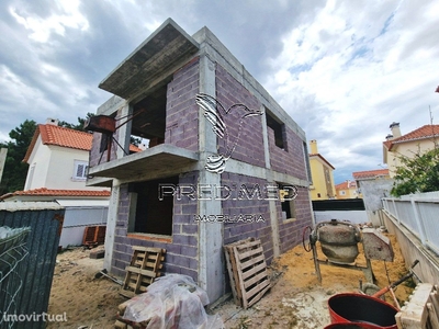 Vialonga - T3 remodelado e ótima exposição solar