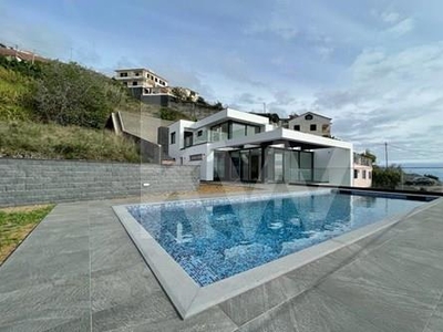 Moradia T3 de Luxo com piscina e vista desafogada para o mar - Ribeira Brava