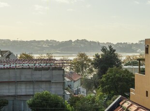 Moradia V2 com vistas sobre o rio Douro, na Foz Velha, Porto