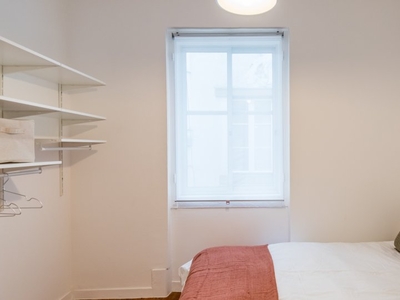 Aluga-se quartos em apartamento de 6 quartos em Lisboa